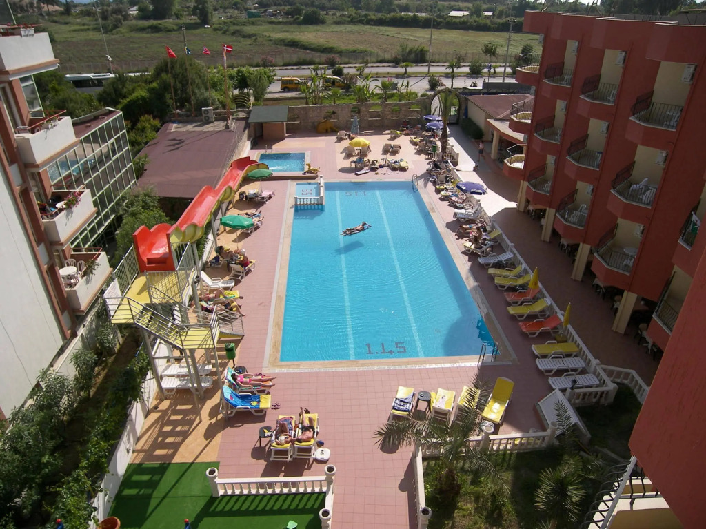 Side Resort Annex