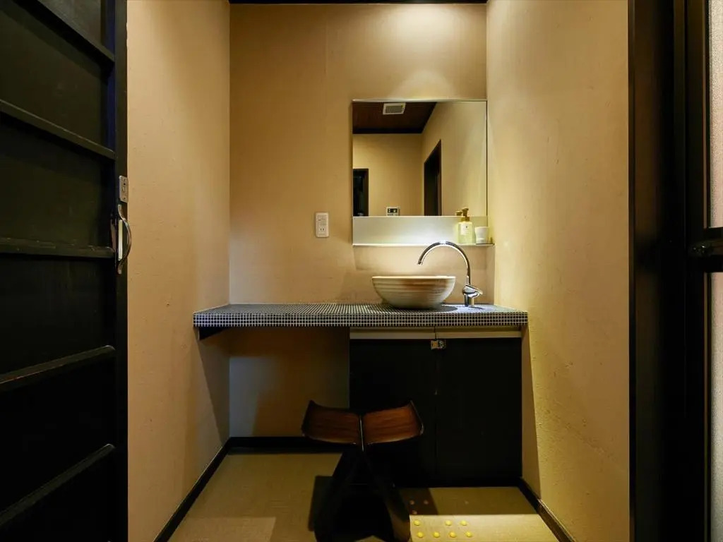 Kikyo-an Cozy Private Machiya near JR Nijo Station