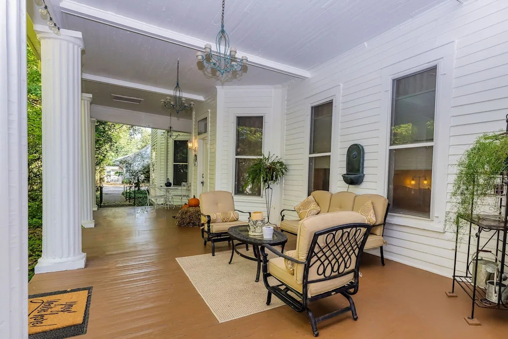 Veranda Historic Inn