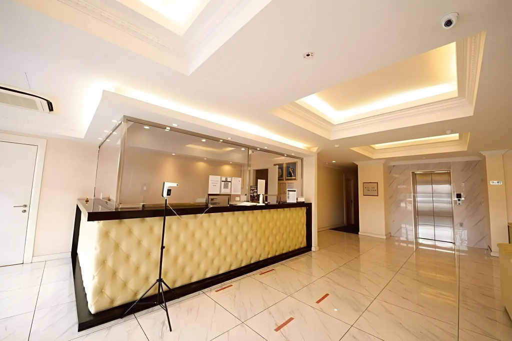 Ritzton Hotel