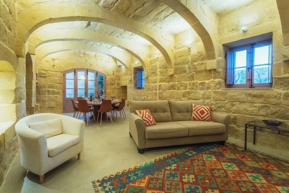 San Lawrenz Farmhouse Rustic Retreat With Pool