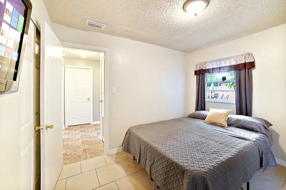 3BR House in Tampa by Tom Well IG - 2911
