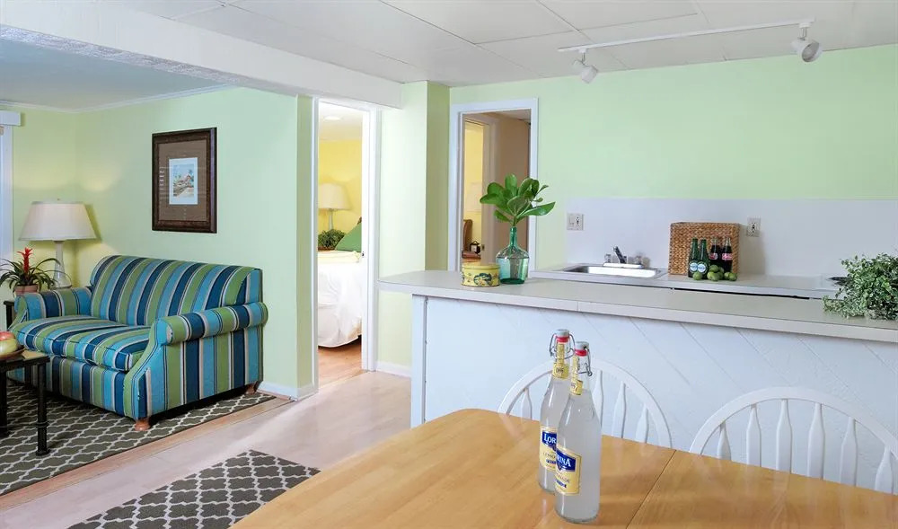 Dolphin Marina & Cottages