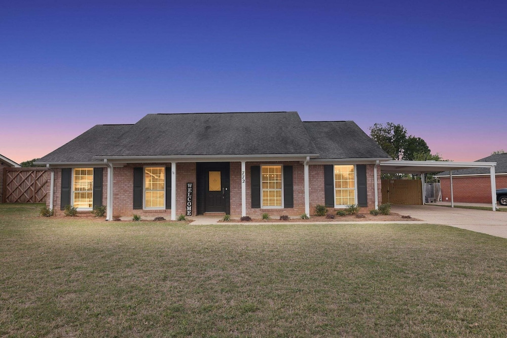 Private Pool Quiet Retreat Games 3 Bedroom Home