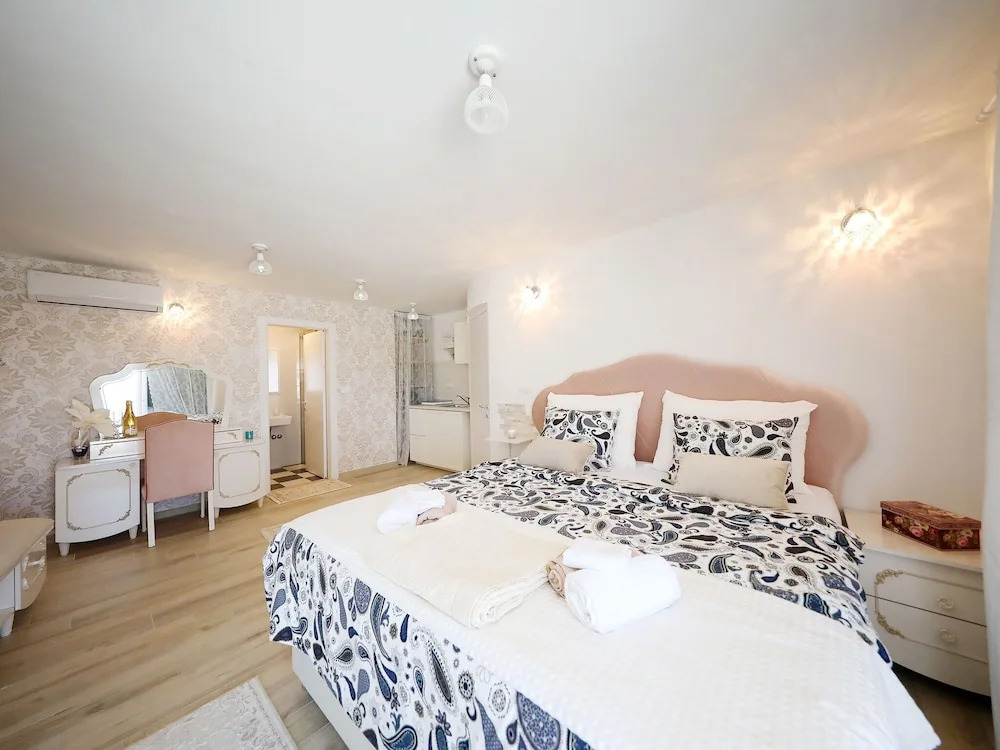 Merita Apartments with Pool