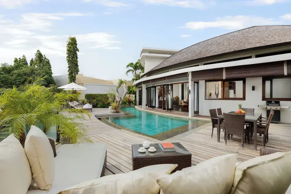 Villa Oshra by Nakula