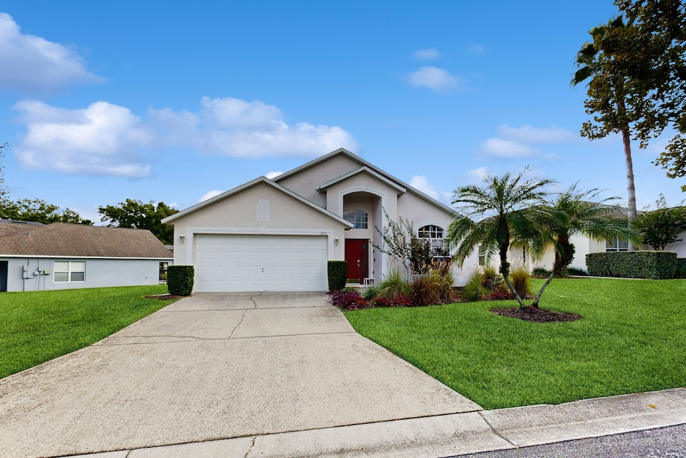 Cozy Home With Private Pool, Billiards, Central AC, Enclosed Yard