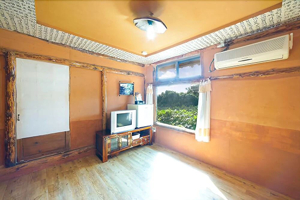 Seogwipo Pyeonwoon Sanjang Pension
