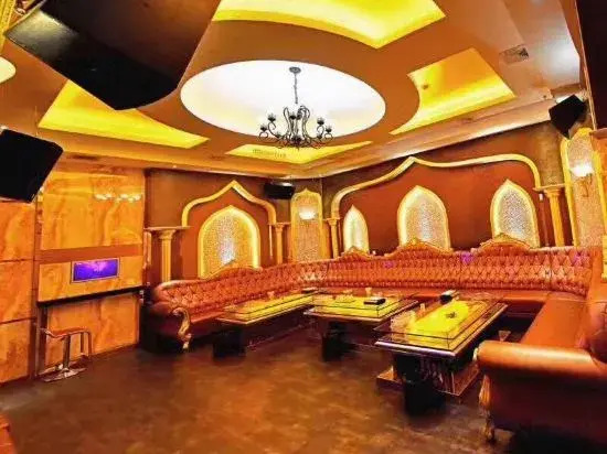 Jingxi Saint Paul Hotel (Longtan Wetland Park Branch)