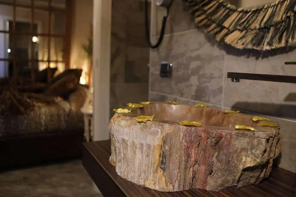 B&B Bellavista Exclusive in zona centrale con piscina riscaldata e Jacuzzi vista lago LA COLAZIONE viene servita in una pasticceria rinomata ed esclusiva esterna alla struttura