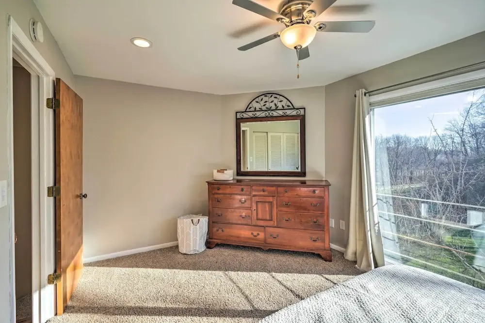 Lovely Iowa City Townhome ~ 3 Mi to Dtwn