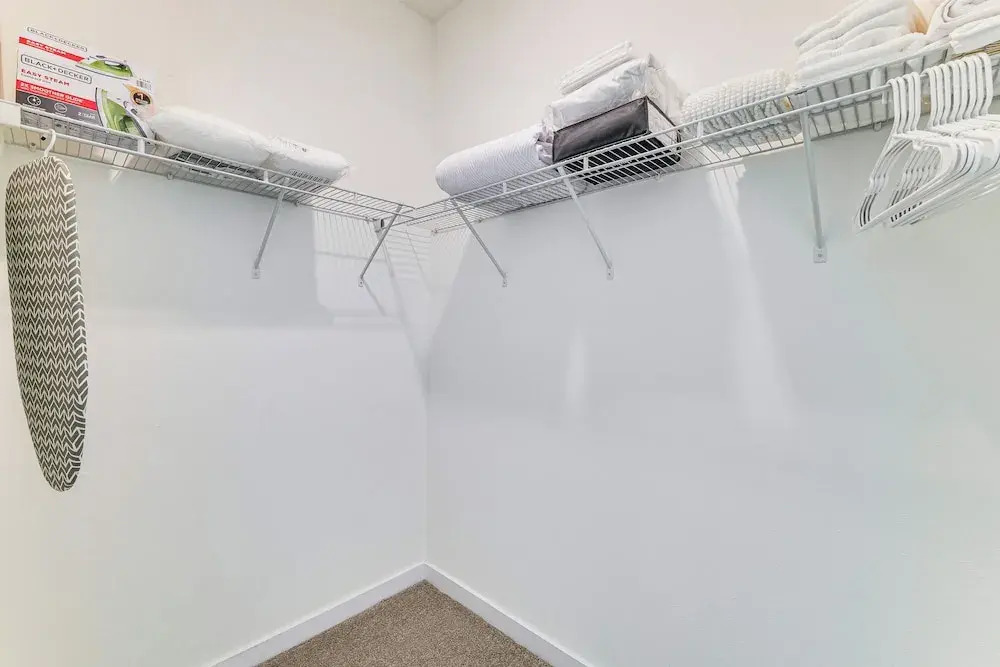 4 Mi to Disney! Pet-friendly Home w/ Pool Access