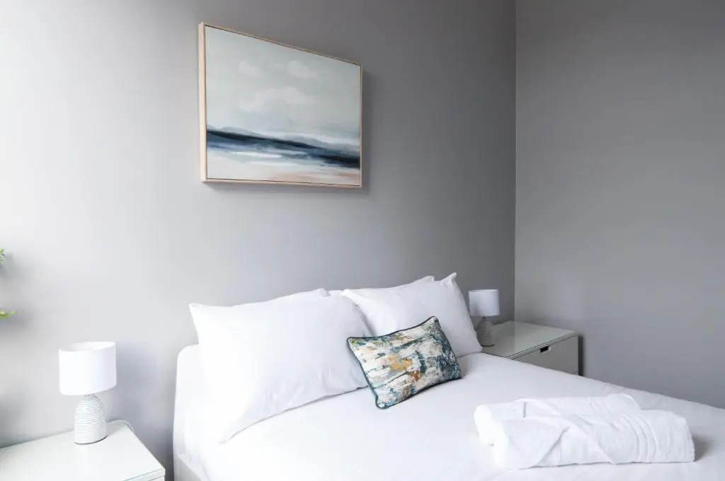 Central Cheltenham, Regency Apartment with PARKING, Cavalier Suite - Sleeps 6