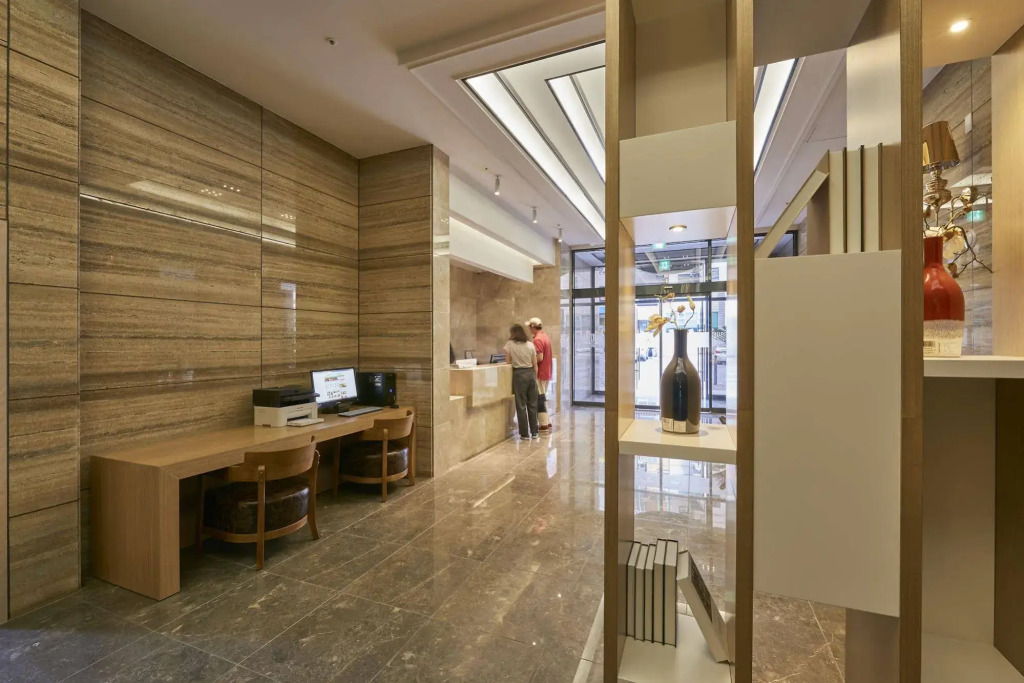 Dubai Hotel