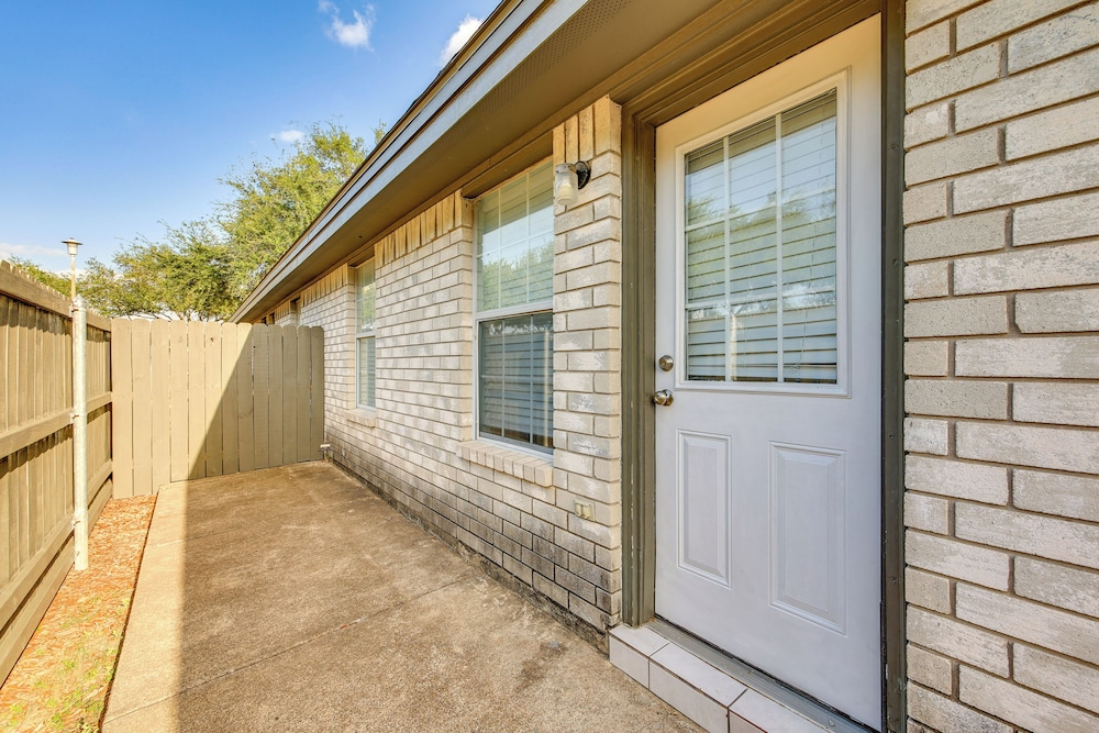 Welcoming Edinburg Apartment - Pet Friendly!