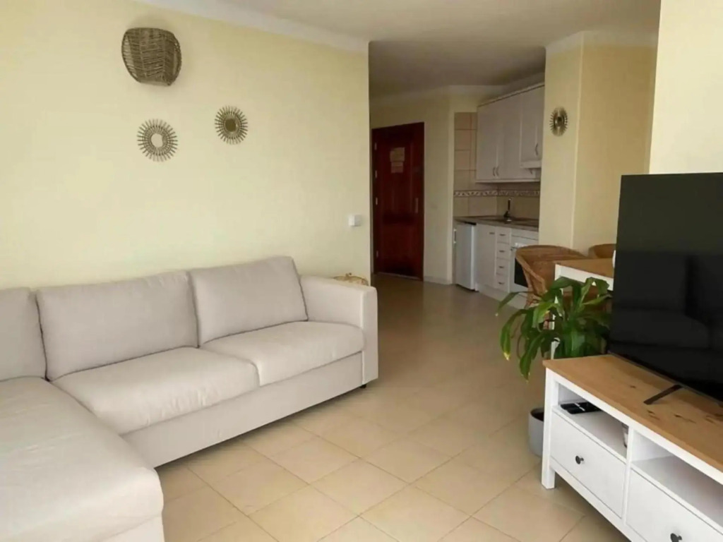 Refurbished 1 bedroom apartment with large pool