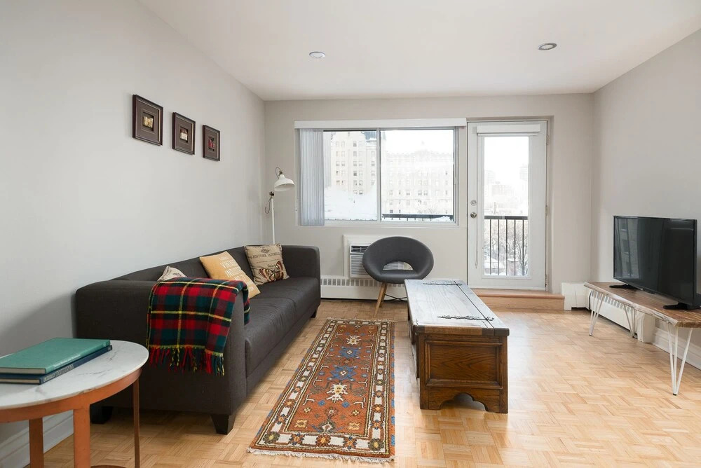 Bold Downtown Montréal Suites by Sonder