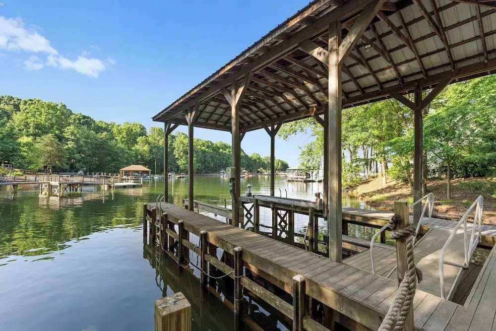 Shoreway Cove by Avantstay Waterfront, Pool, Dock