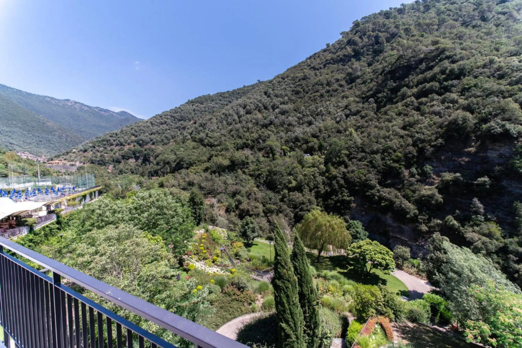 Hotel Lago Bin