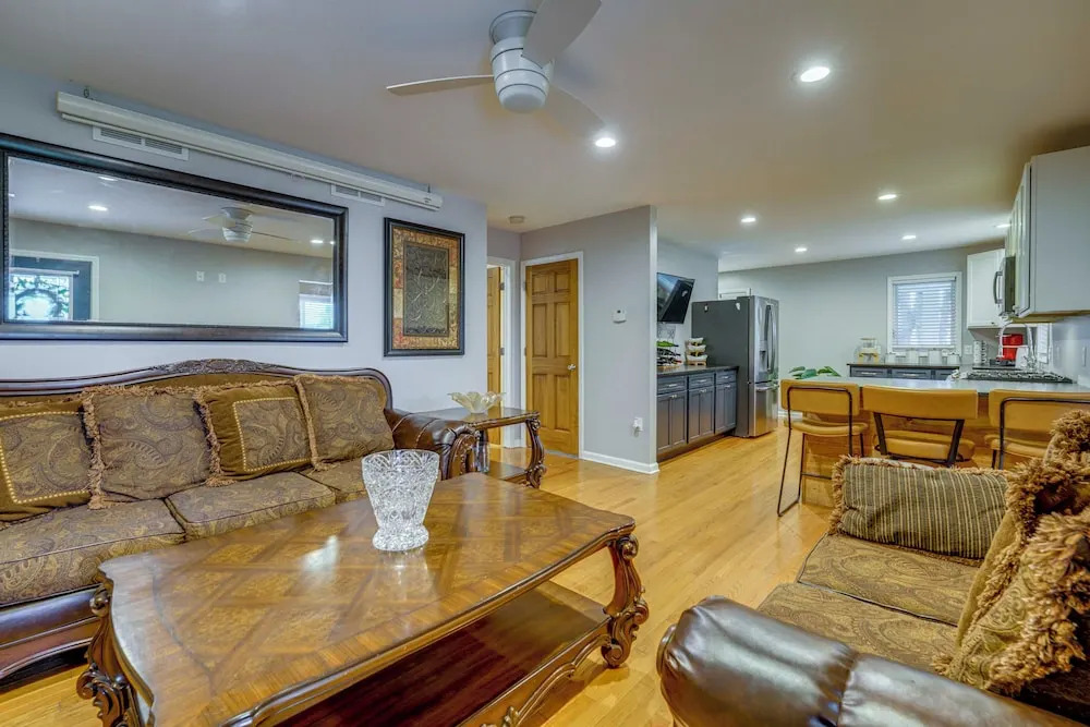 < 1 Mi to Oakland University: Cozy Retreat w/ Yard