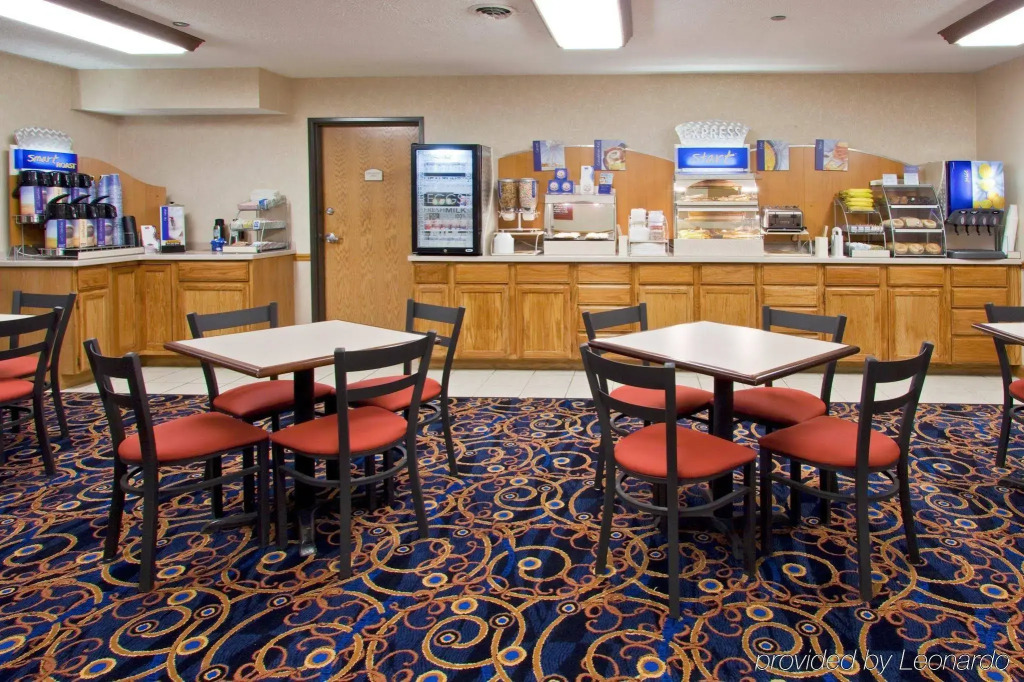 Holiday Inn Express Auburn - Touring Drive