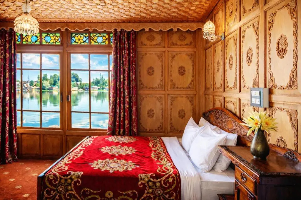Mascot Houseboats