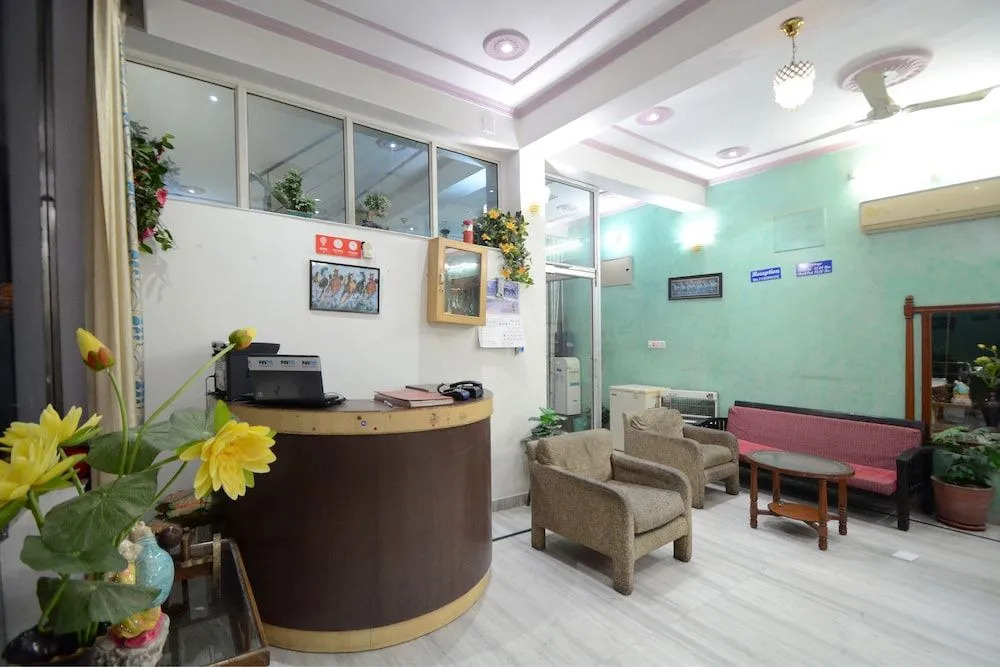 OYO 19035 Hotel Satkar