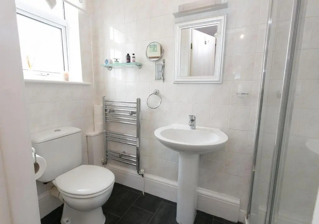 The Cottage on the Beach - Sleeps 7 - Large Garden