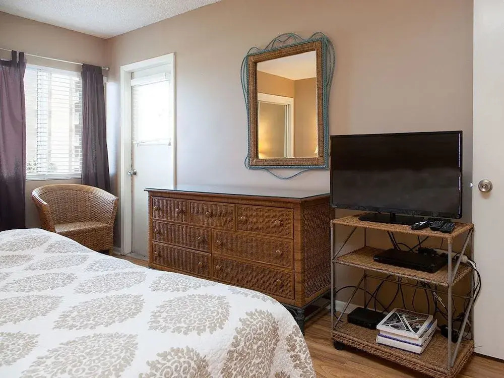 Gulf Shore Condo #317 - 2 Br condo by RedAwning