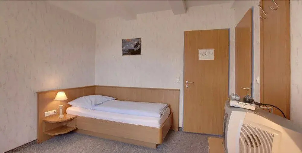 Hotel Restaurant Zum Jägerheim mit Innenpool