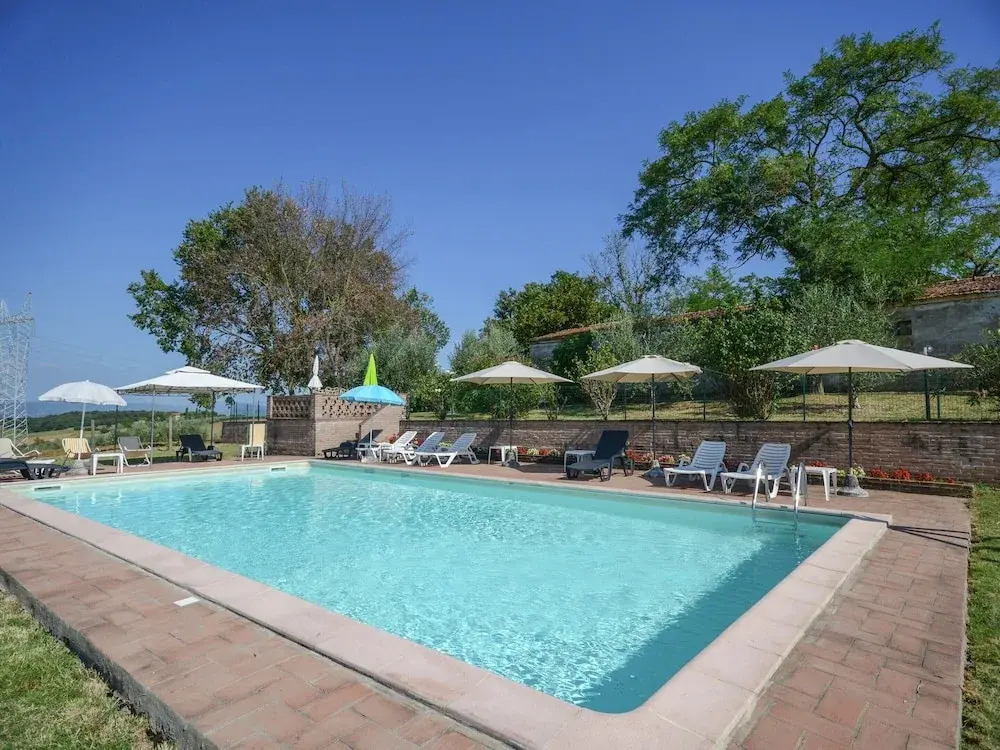 Cozy Farmhouse in Castiglione del Lago With Swimming Pool