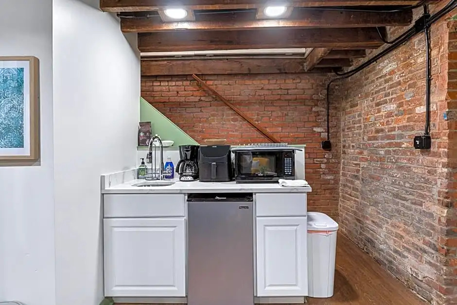Private Loft Carriage House Walk Score 95