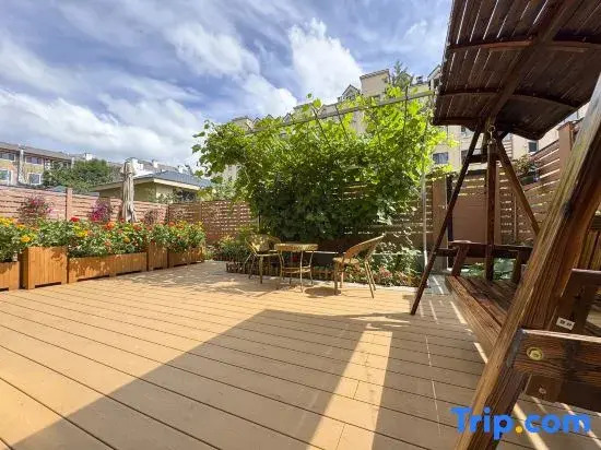 Jinlan YunShe Boutique Inn (Yunding Market Changbai Mountain North Slope Distribution Center)