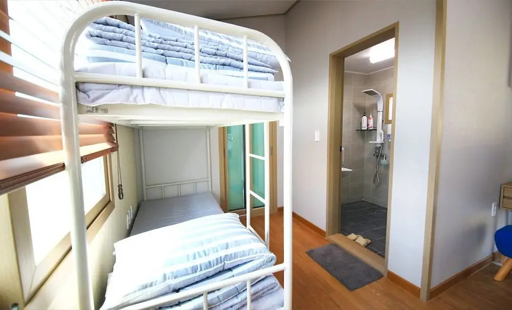 Peter Pan Guesthouse - Hostel