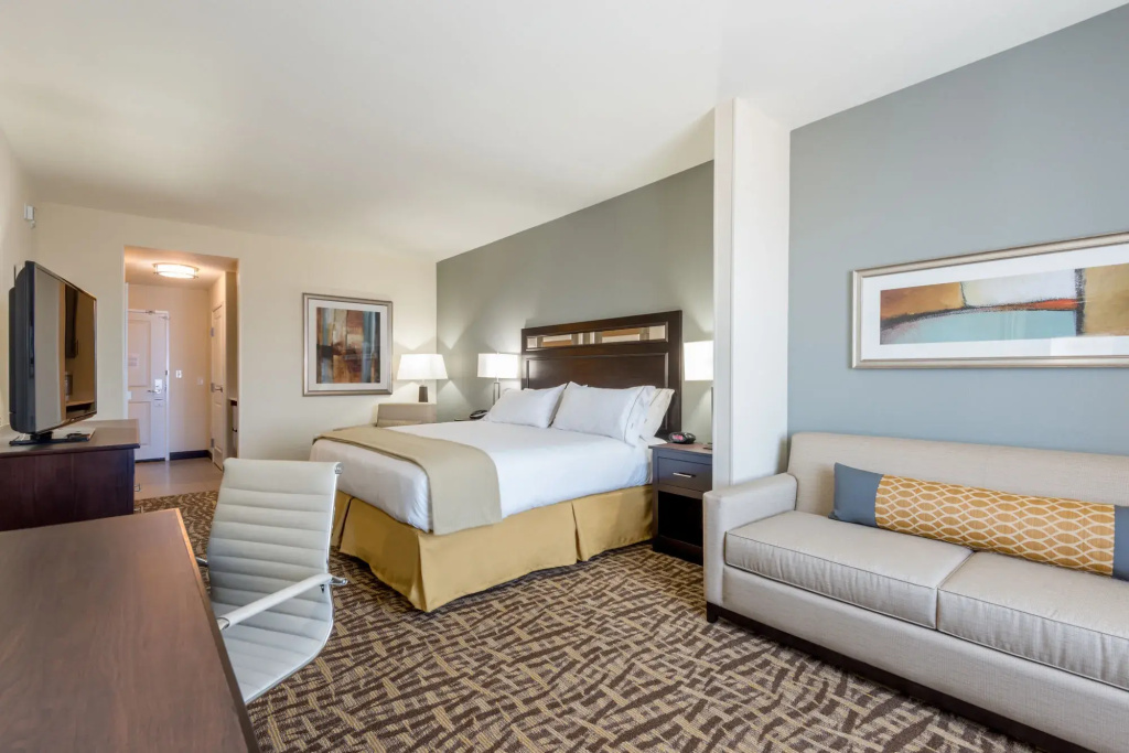 Holiday Inn Express & Suites Denver South - Castle Rock by IHG