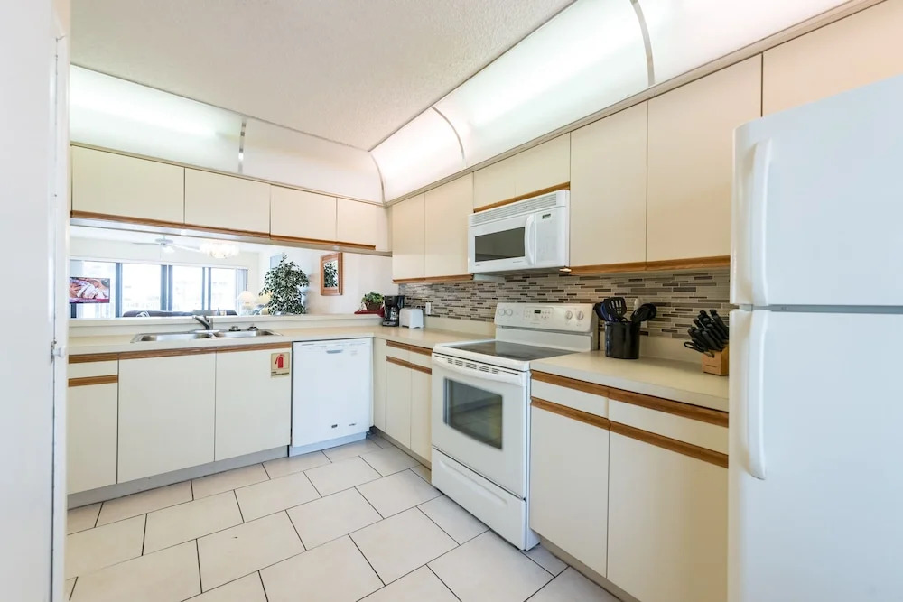 Sandcastles - Cocoa Beach Oceanfront Condos with Heated Pool Tennis