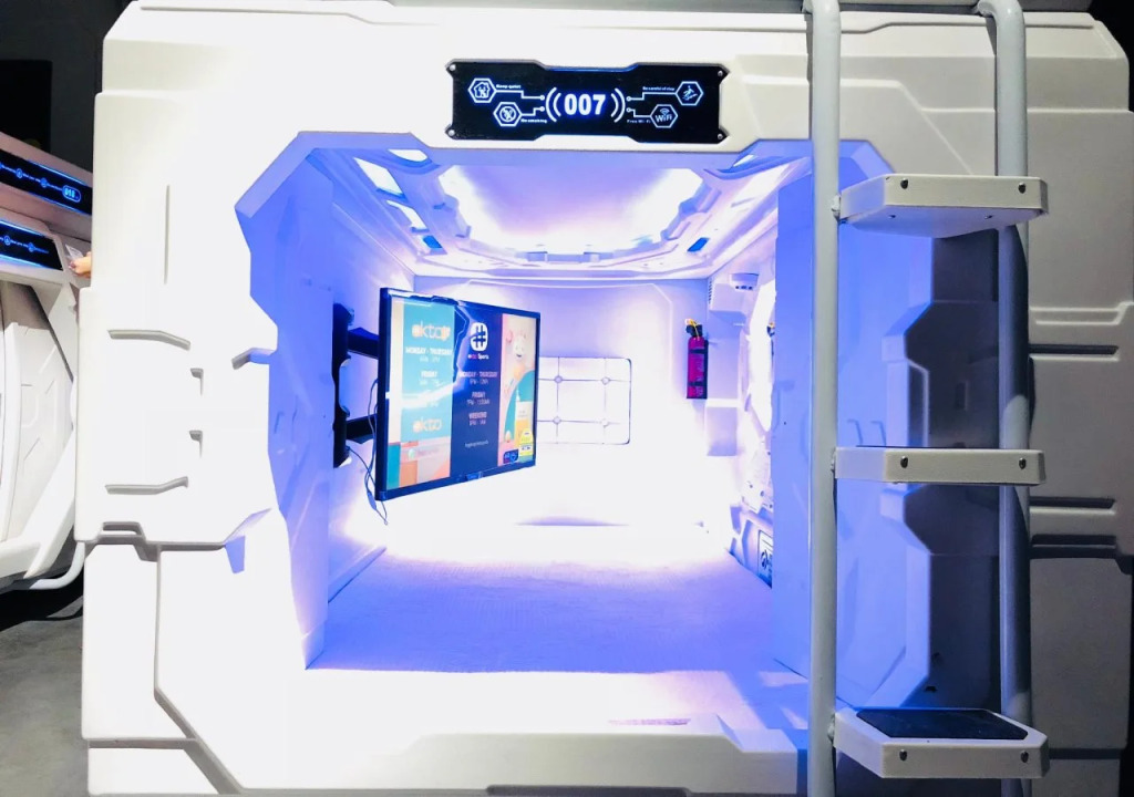 MET A Space Pod @ Chinatown