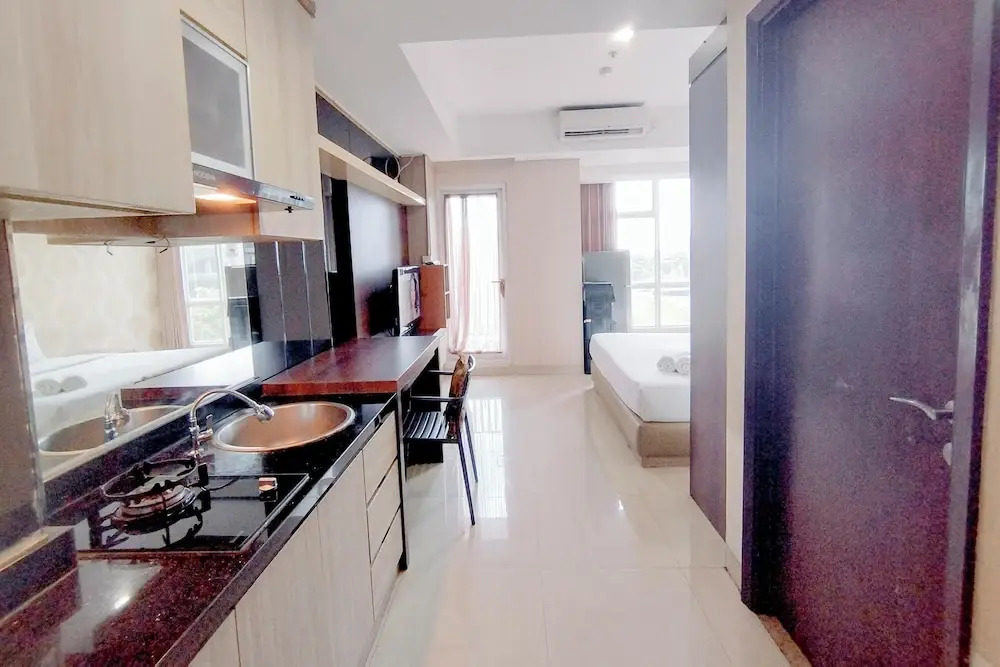 Comfy And Classic Studio At Grand Sungkono Lagoon Apartment