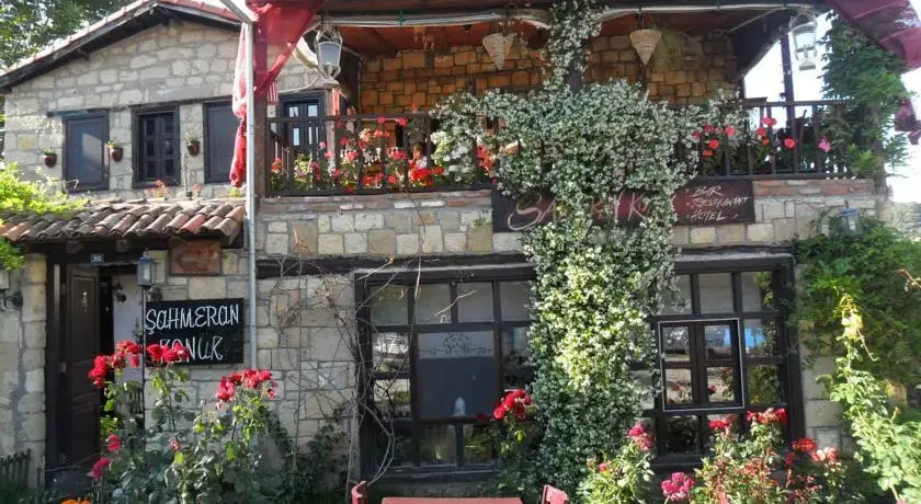Sahmeran Konak