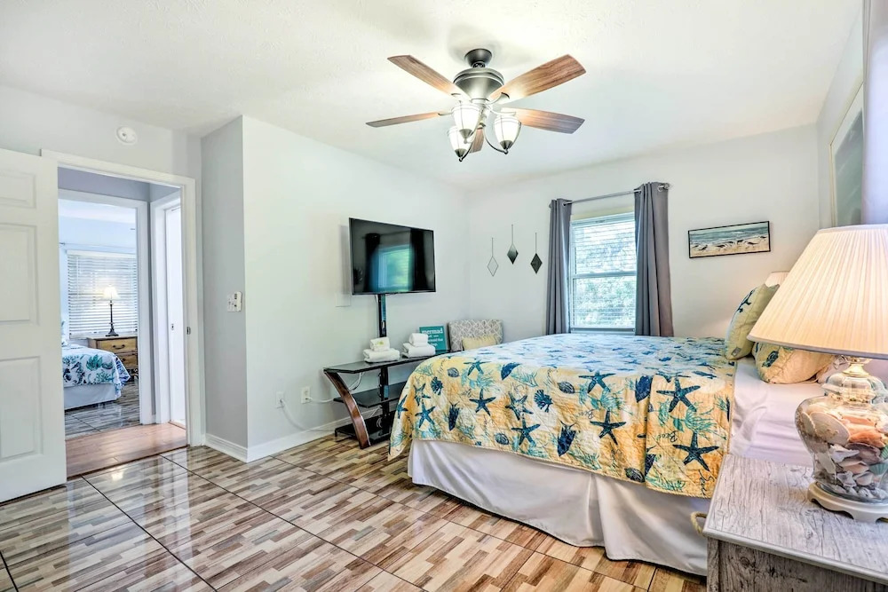 Sleeps 9 | Walk to Beach | St. Augustine Home
