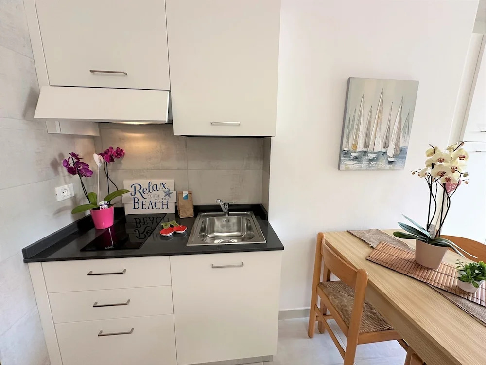 Charming Studio Just a Short Walk From the Beach