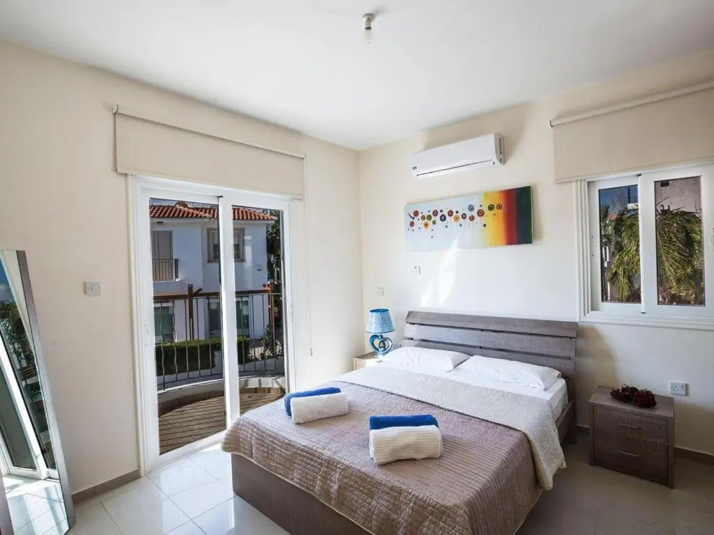 Villa Mesogi Seafront, Stunning 4Bdr Fontline Protaras