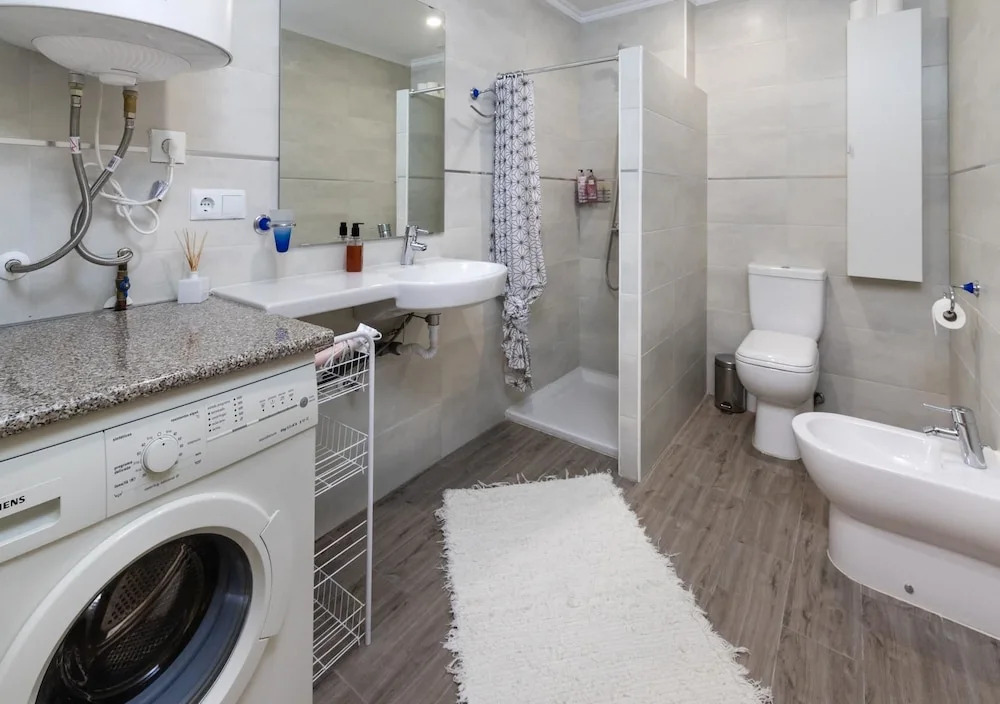 Fuengirola Centre - Modern 2BR Apartment -one Step to Everything