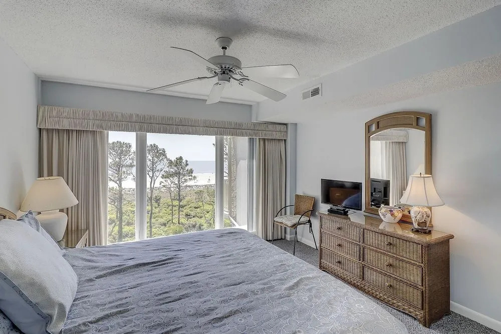 Shorewood 507 by RedAwning