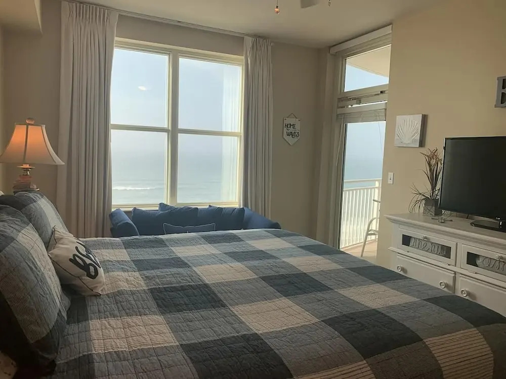 Aqua Resort 906