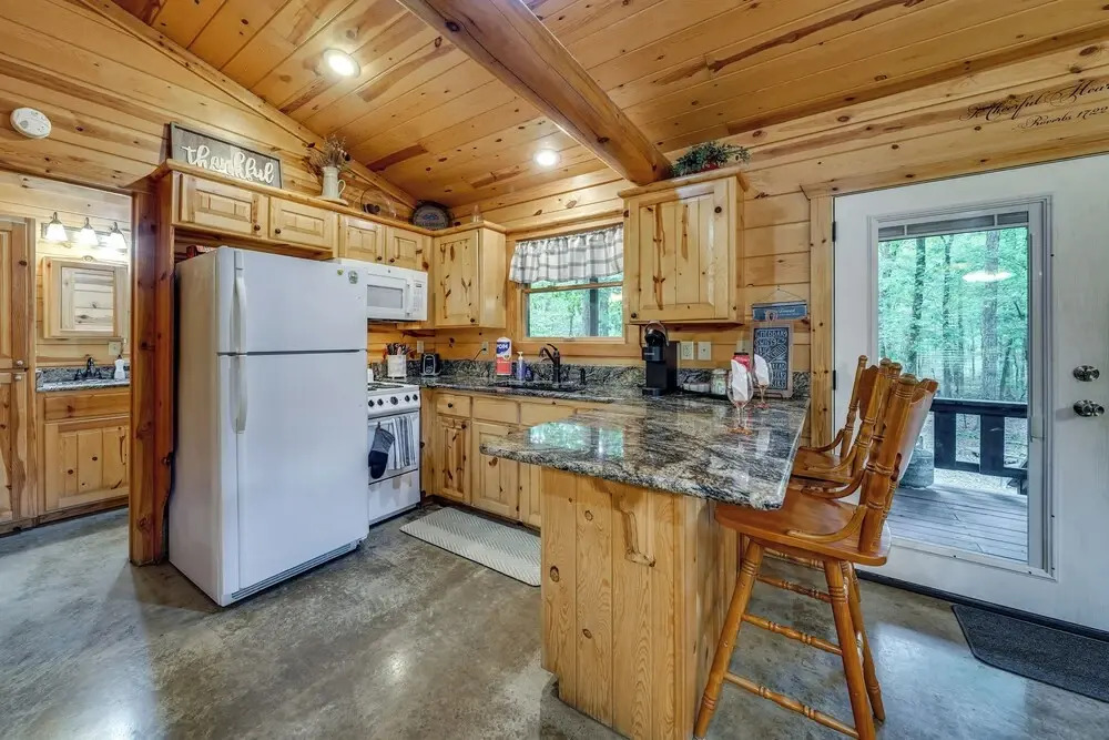 Hot Tub & Deck: Broken Bow 'azalea House'