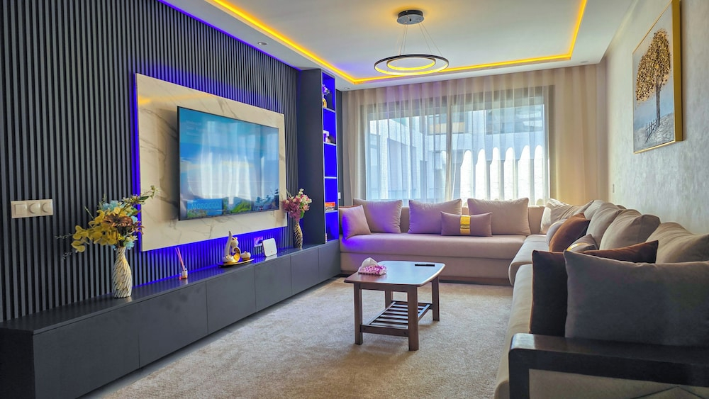 Luxury Living - Near to football stadium