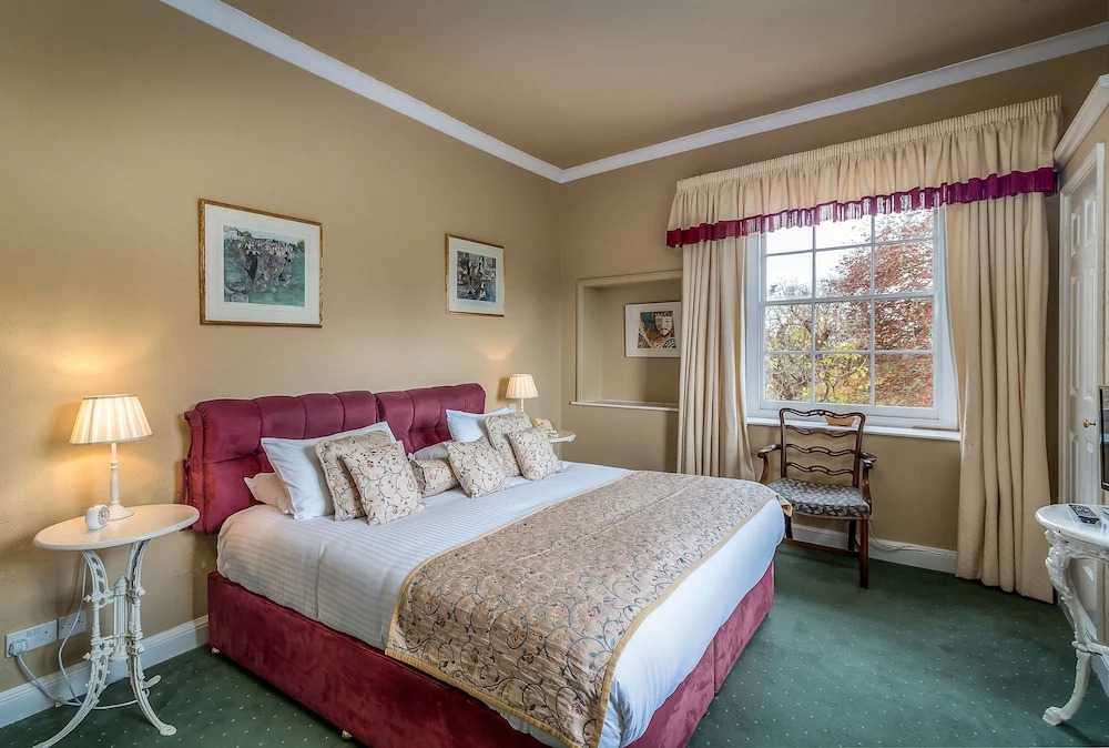 The Lynch Country House