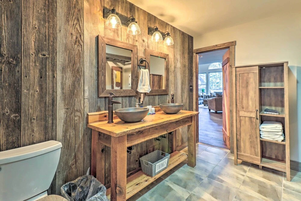 Hot Tub, Beach Access: Albrightsville Retreat