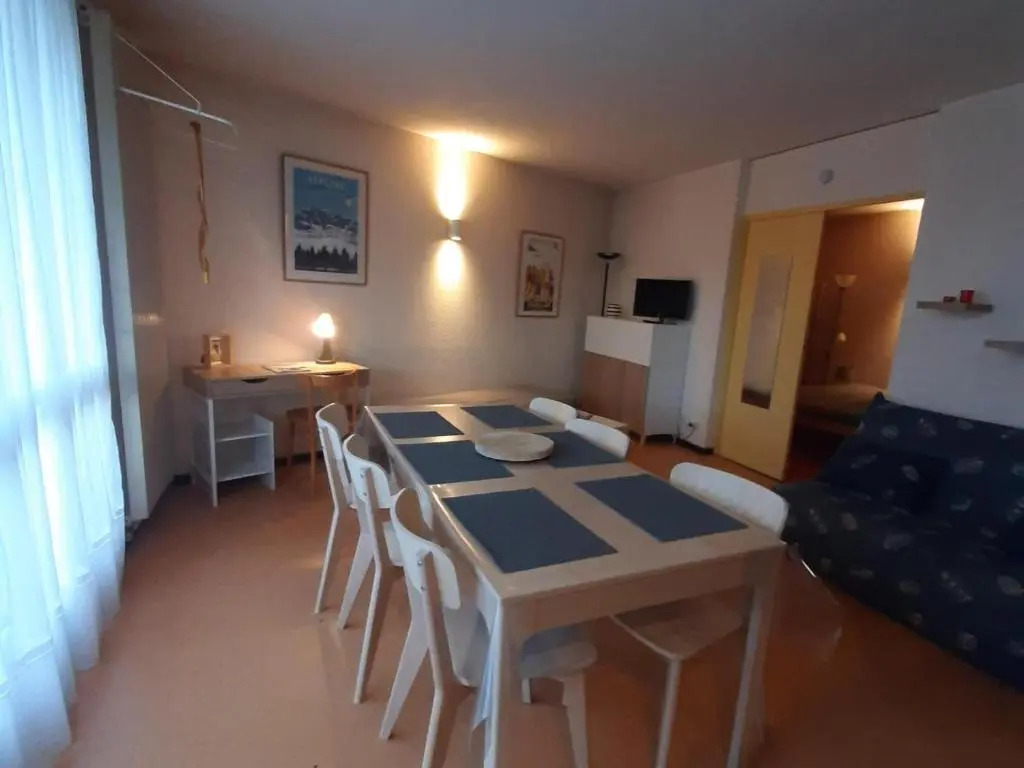 Appartement au pied des pistes avec balcon - FR-1-515-3
